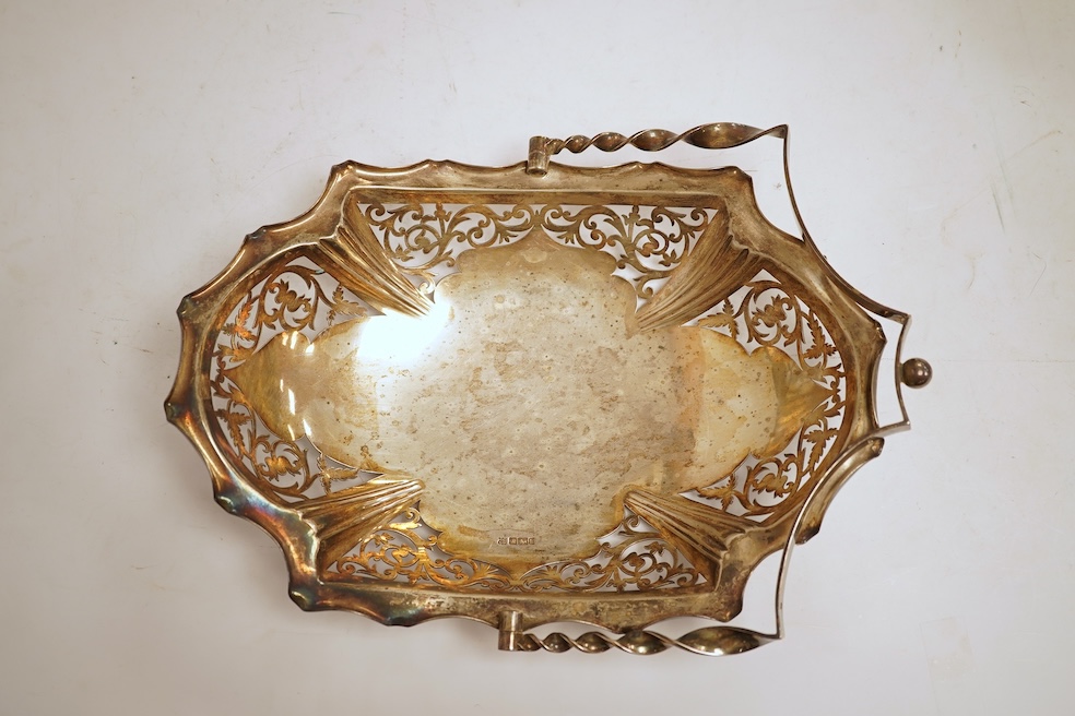 An Edwardian silver rectangular fruit basket, Fenton Brothers Ltd, Sheffield, 1902, base a.f., 22.6oz.